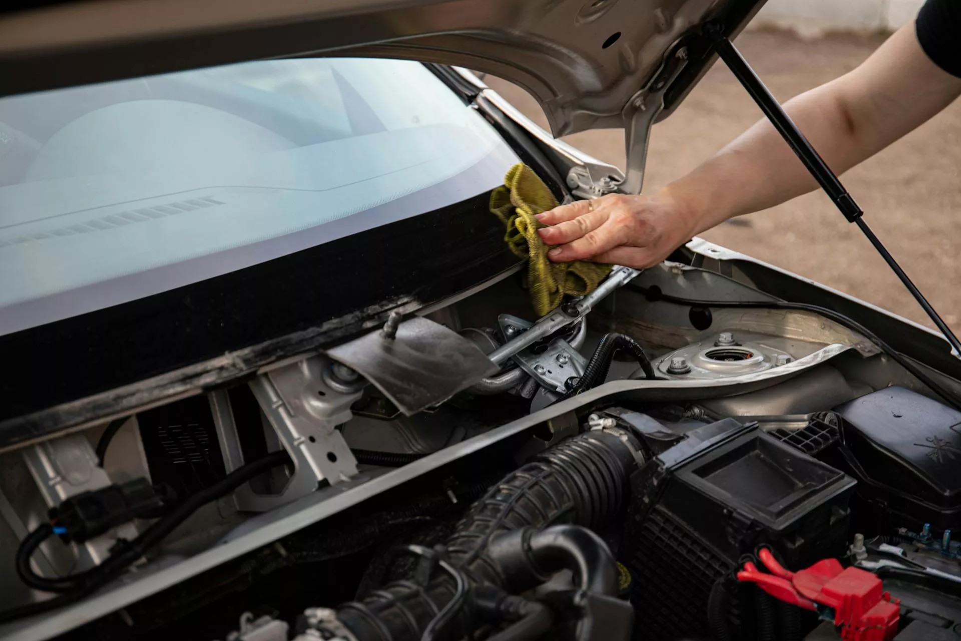 Windshield repair service